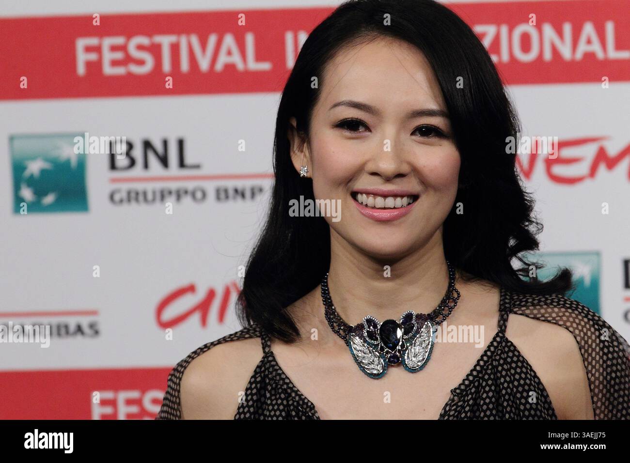 2 nov. 2011 - Rome, Italie - L'actrice ZHANG ZIYI lors de l'appel photo ''amour pour la vie'' au Festival du film de Rome 2011. (Crédit image : © Evandro Inetti/ZUMAPRESS.com) Banque D'Images