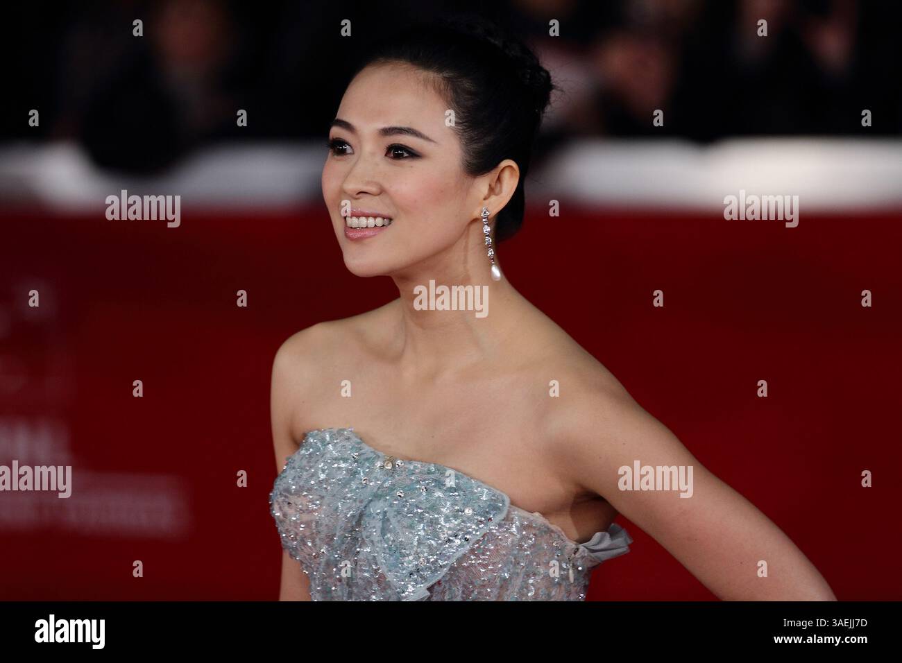 2 novembre 2011 - Rome, Italie - L'actrice ZHANG ZIYI assiste au tapis rouge ''amour pour la vie'' au Festival du film de Rome 2011. (Crédit image : © Evandro Inetti/ZUMAPRESS.com) Banque D'Images