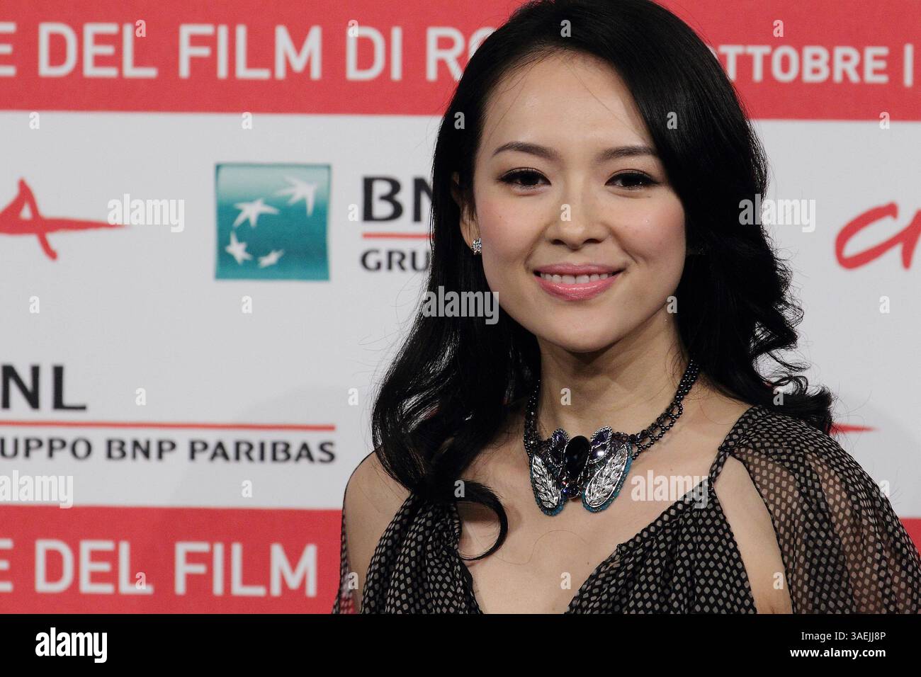 2 nov. 2011 - Rome, Italie - L'actrice ZHANG ZIYI pose pendant le ''amour pour la vie'' au Festival du film de Rome 2011. (Crédit image : © Evandro Inetti/ZUMAPRESS.com) Banque D'Images