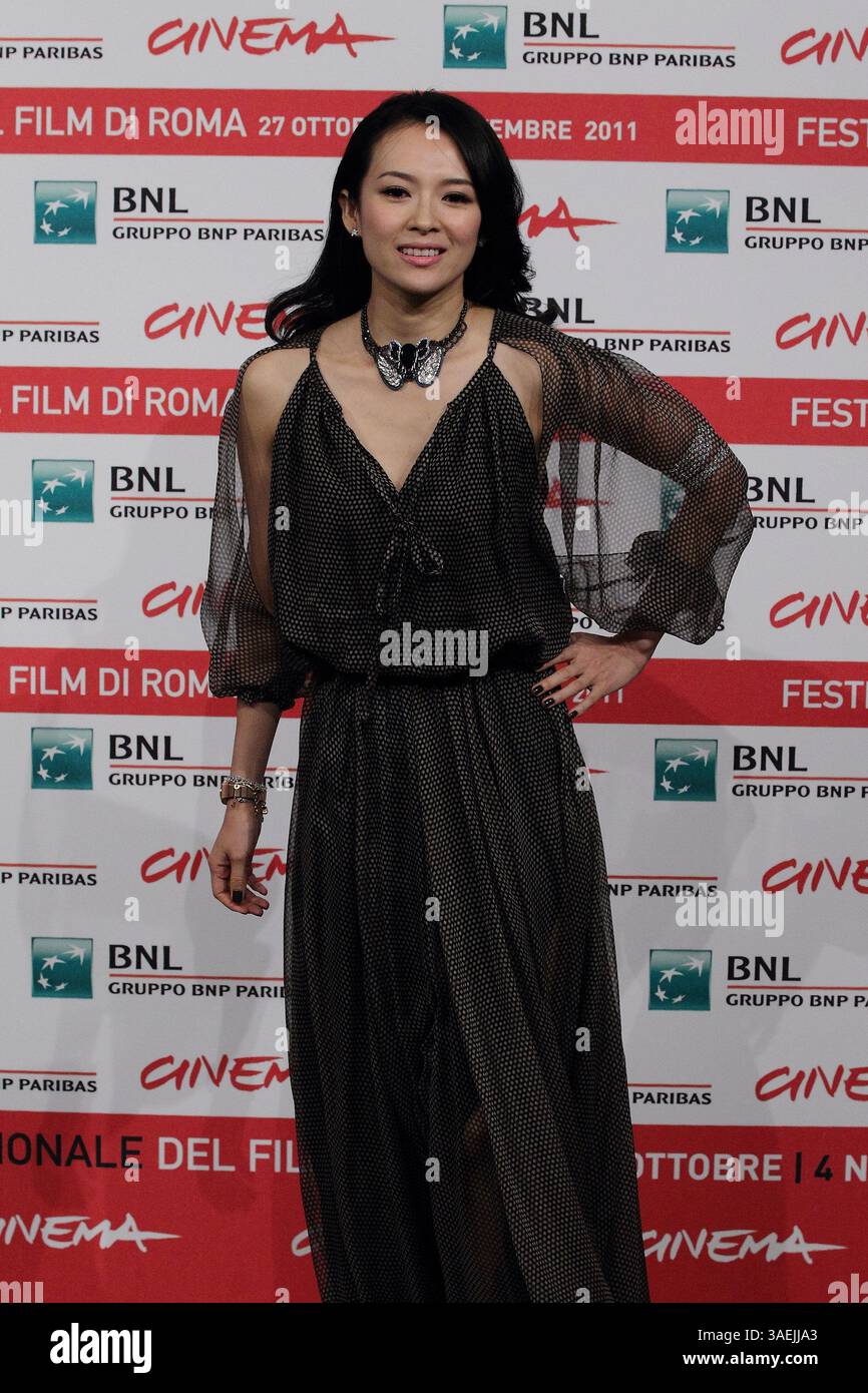 2 nov. 2011 - Rome, Italie - L'actrice ZHANG ZIYI pose pendant le ''amour pour la vie'' au Festival du film de Rome 2011. (Crédit image : © Evandro Inetti/ZUMAPRESS.com) Banque D'Images