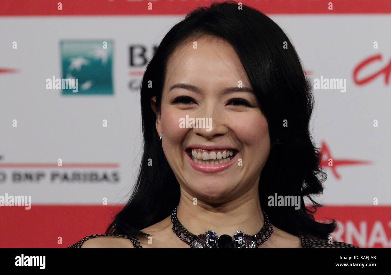2 nov. 2011 - Rome, Italie - L'actrice ZHANG ZIYI pose pendant le ''amour pour la vie'' au Festival du film de Rome 2011. (Crédit image : © Evandro Inetti/ZUMAPRESS.com) Banque D'Images
