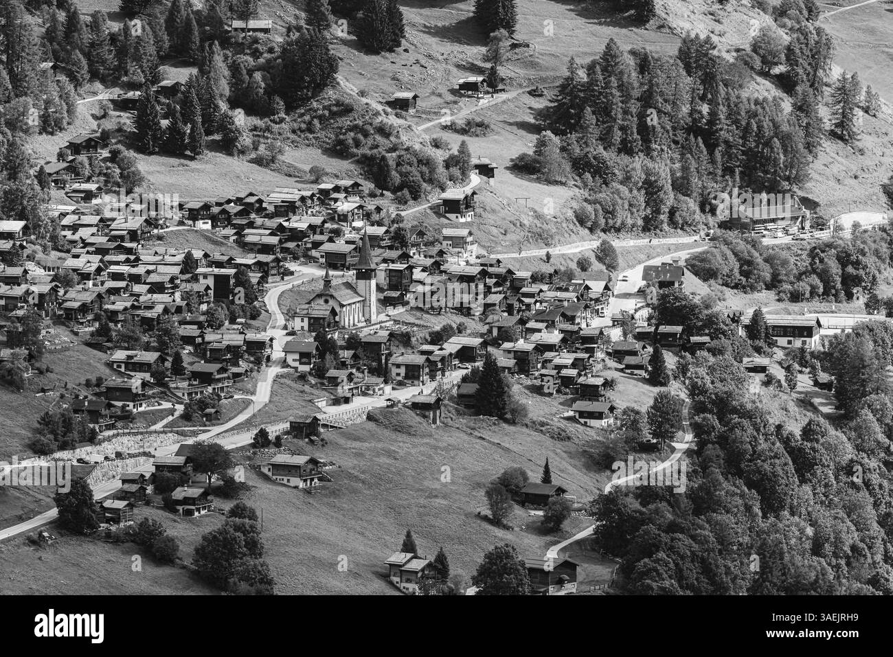 Village de montagne Ayer, vue aérienne, photographie noir et blanc, Val d'Anniviers, Alpes valaisannes, canton valaisan, Suisse, Europe Banque D'Images
