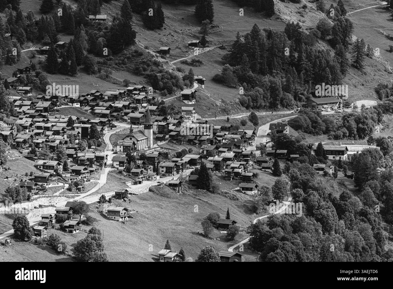 Village de montagne Ayer, vue aérienne, photographie noir et blanc, Val d'Anniviers, Alpes valaisannes, canton valaisan, Suisse, Europe Banque D'Images