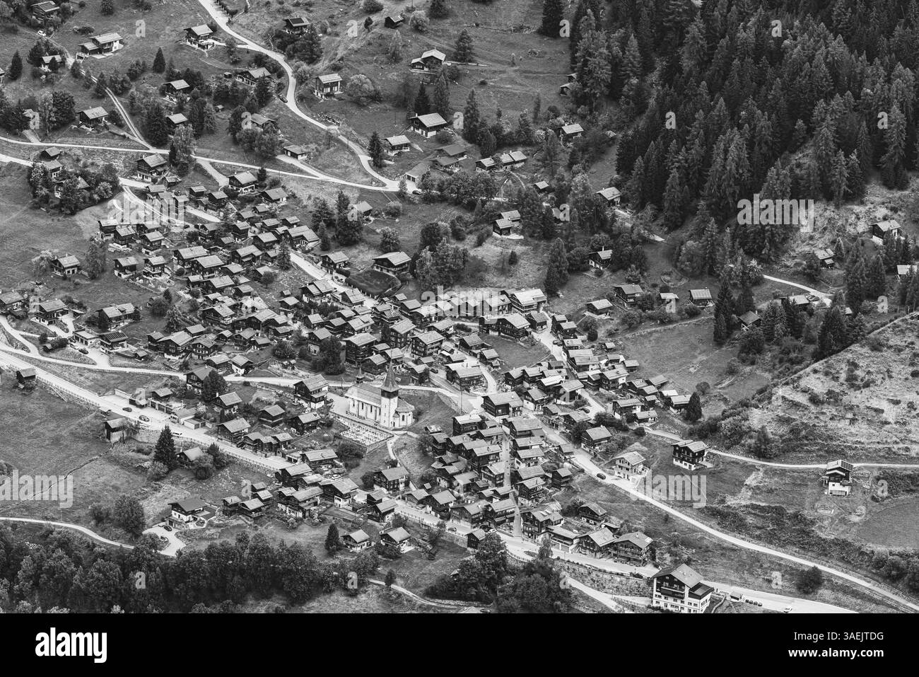 Village de montagne Ayer, vue aérienne, photo noir et blanc, Val d'Anniviers, Alpes valaisannes, Canton Valais, Suisse, Europe Banque D'Images