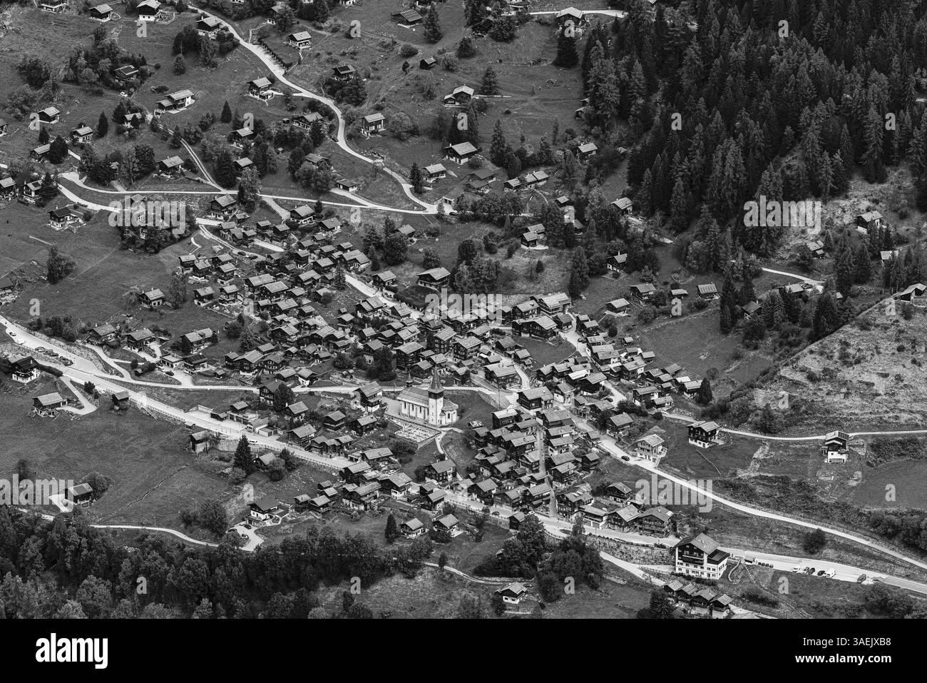 Village de montagne Ayer, vue aérienne, photo noir et blanc, Val d'Anniviers, Alpes valaisannes, Canton Valais, Suisse, Europe Banque D'Images