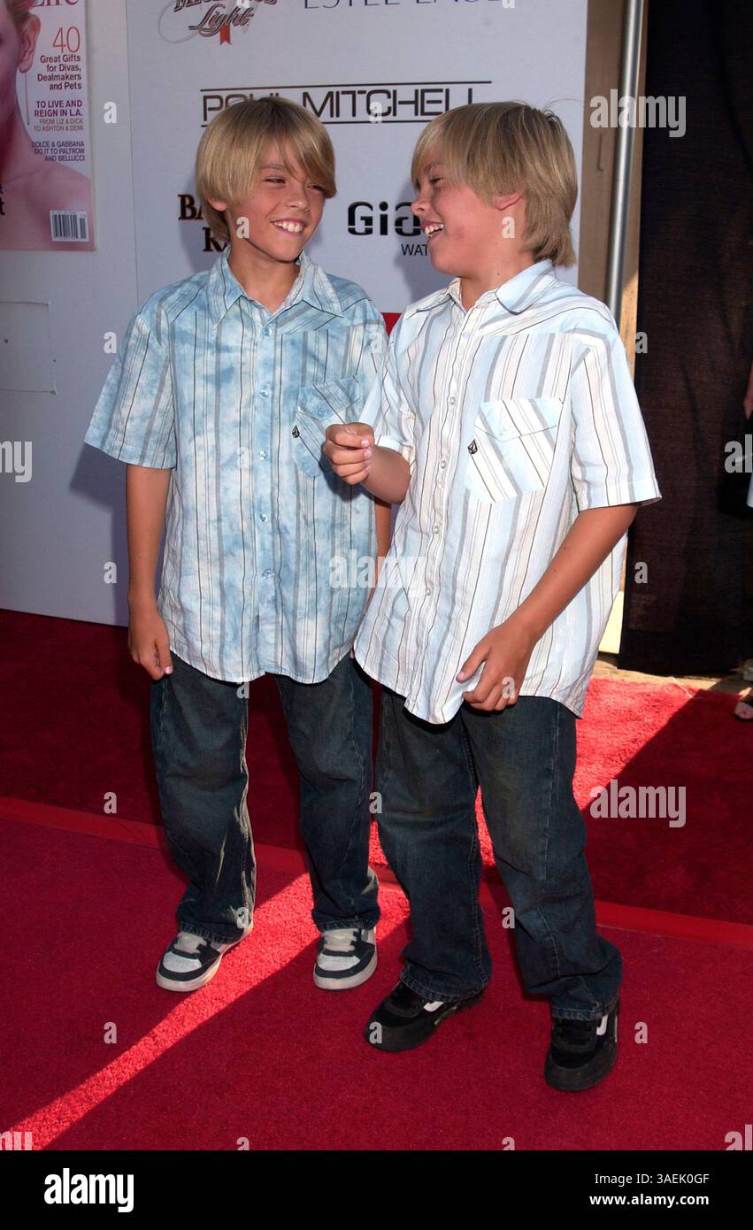 02 mai 2004 ; Los Angeles, CA, États-Unis ; les acteurs COLE et DYLAN SPROUSE aux '2004 Movieline Young Hollywood Awards' qui se sont tenus au Club Avalon à Hollywood . (Crédit image : Paul Fenton/ZUMAPRESS.com) Banque D'Images