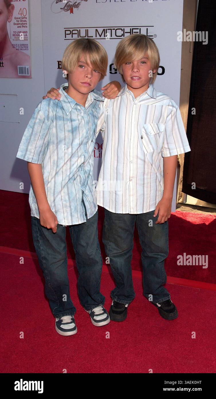 02 mai 2004 ; Los Angeles, CA, États-Unis ; les acteurs COLE et DYLAN SPROUSE aux '2004 Movieline Young Hollywood Awards' qui se sont tenus au Club Avalon à Hollywood . (Crédit image : Paul Fenton/ZUMAPRESS.com) Banque D'Images