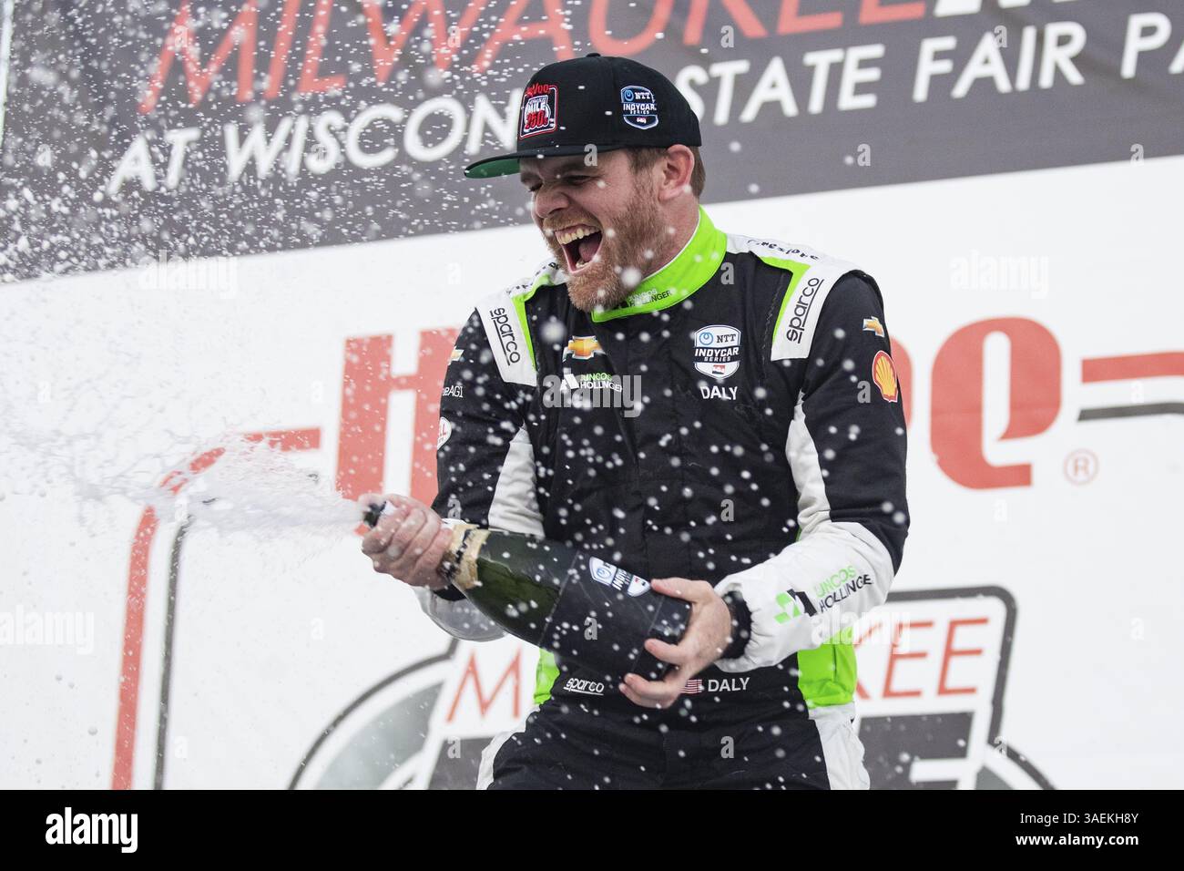 CONOR DALY (78) États-Unis de Noblesville, Indiana et l'équipe Juncos-Hollinger Racing célèbrent un podium dans la première course du HyVee Milwaukee Mile 250 Banque D'Images