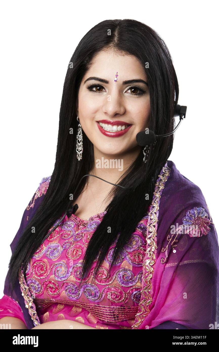 Beau représentant du service à la clientèle indien Hindu Business heureux au centre d'appels avec micro casque, isolé, Atlanta, États-Unis, Amérique du Nord Banque D'Images