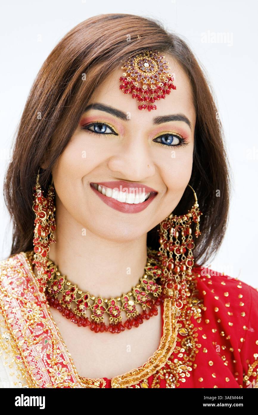 Belle mariée Bangali en robe colorée, isolé, New York, USA, Amérique du Nord Banque D'Images