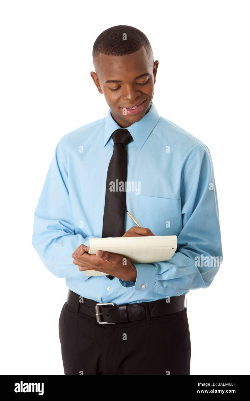 Beau jeune homme heureux en entreprise étudiant en affaires MBA en chemise bleue et cravate noire écrivant des idées notes sur le bloc-notes, isolé, New York, États-Unis, North Am Banque D'Images