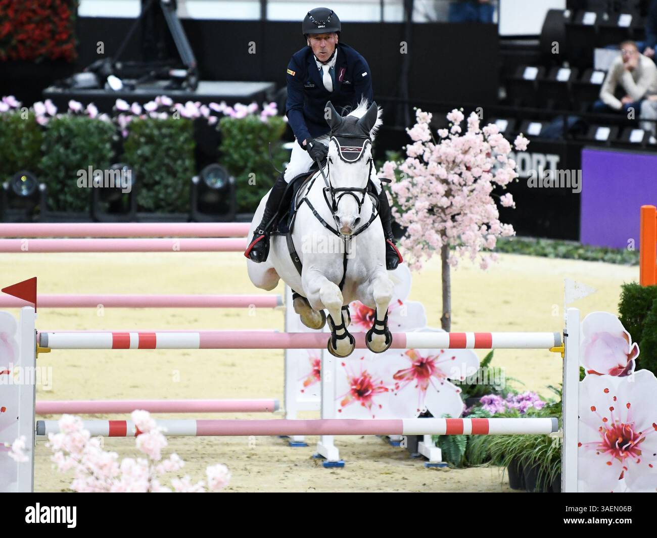 Bâle, Suisse. 6 avril 2025. Hans-Dieter Dreher, de l'Allemagne, participe à la finale de la Coupe du monde de saut de la FEI au nouveau Jakobshalle à Bâle, Suisse, le 6 avril 2025. Crédit : Lian Yi/Xinhua/Alamy Live News Banque D'Images