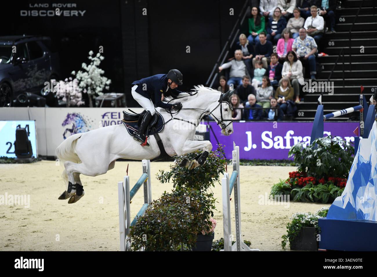 Bâle, Suisse. 6 avril 2025. Hans-Dieter Dreher, de l'Allemagne, participe à la finale de la Coupe du monde de saut de la FEI au nouveau Jakobshalle à Bâle, Suisse, le 6 avril 2025. Crédit : Lian Yi/Xinhua/Alamy Live News Banque D'Images