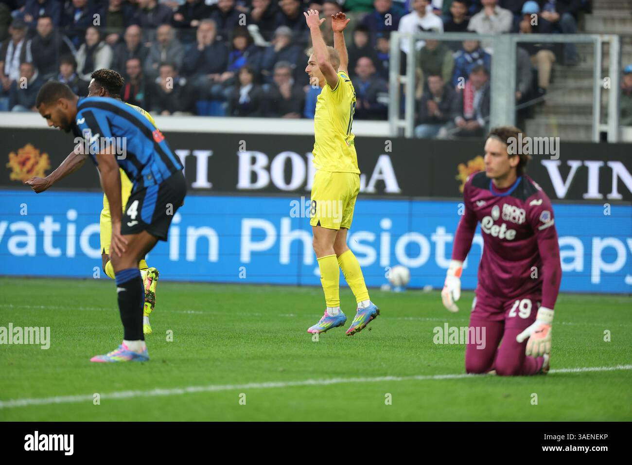 Bergame, Italie. 06 avril 2025. Gustav Isaksen (C) du SS Lazio célèbre après avoir marqué un but lors du match de football italien de Serie A Atalanta BC vs SS Lazio au Gewiss Stadium. Score final : Atalanta BC 0 :1 SS Lazio crédit : SOPA images Limited/Alamy Live News Banque D'Images