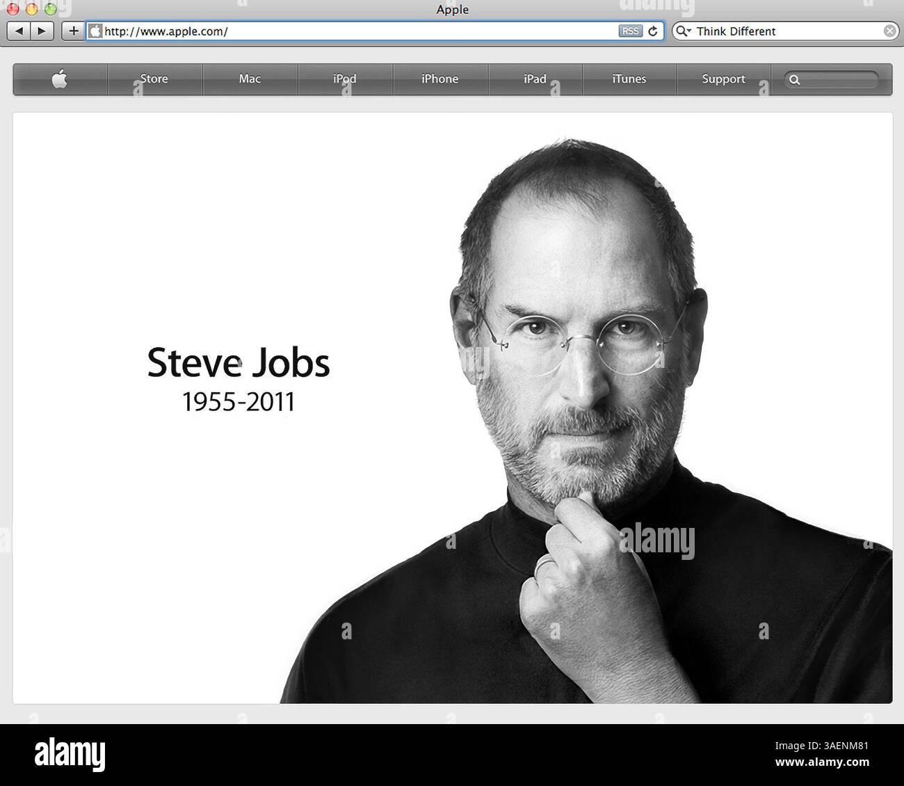 La page d'accueil Apple, Inc. hommage à la transmission de leur président du conseil d'administration : inventeur américain, pionnier, entrepreneur, homme d'affaires extraordinaire, visionnaire créatif : STEVEN PAUL EMPLOIS. Un décrochage universitaire, né le 24 février 1955, 1976 co-fondateur d'Apple Computers à 21 ans, a perdu sa bataille de 7 ans avec le cancer du pancréas décédée le 5 octobre 2011 à 56 ans. Steve Jobs, nous a apporté l'iPhone, iPad, iTunes, iPod, ordinateurs Macintosh et bien plus encore. (Apple.com/ZUMAPRESS.com) Banque D'Images