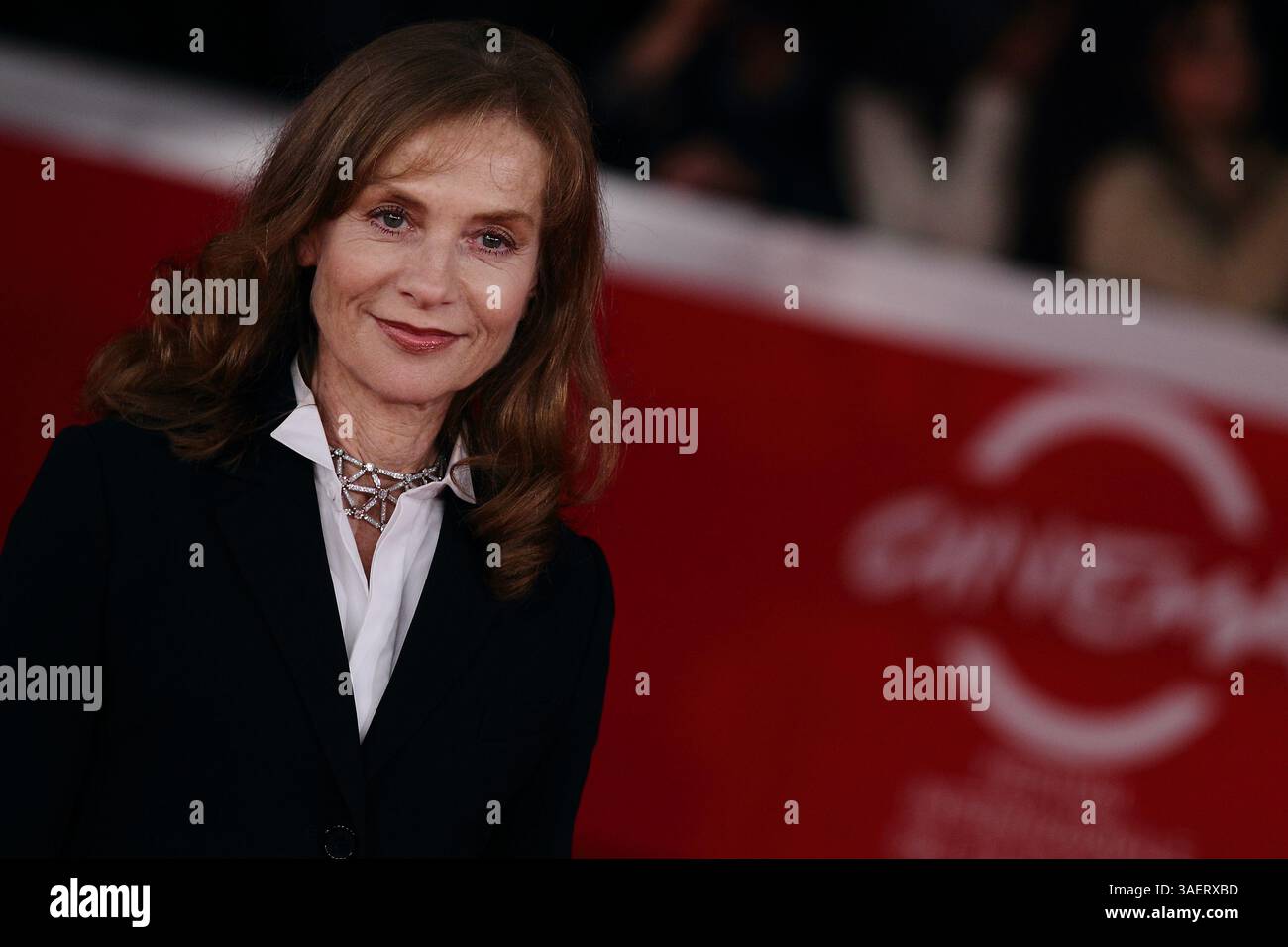 30 oct. 2011 - Rome, Italie - ISABELLE HUPPERT et la réalisatrice ANNE FONTAINE sur le tapis rouge du Festival du film de Rome pour ''mon pire cauchemar'' (crédit image : © Evandro Inetti/ZUMAPRESS.com) Banque D'Images