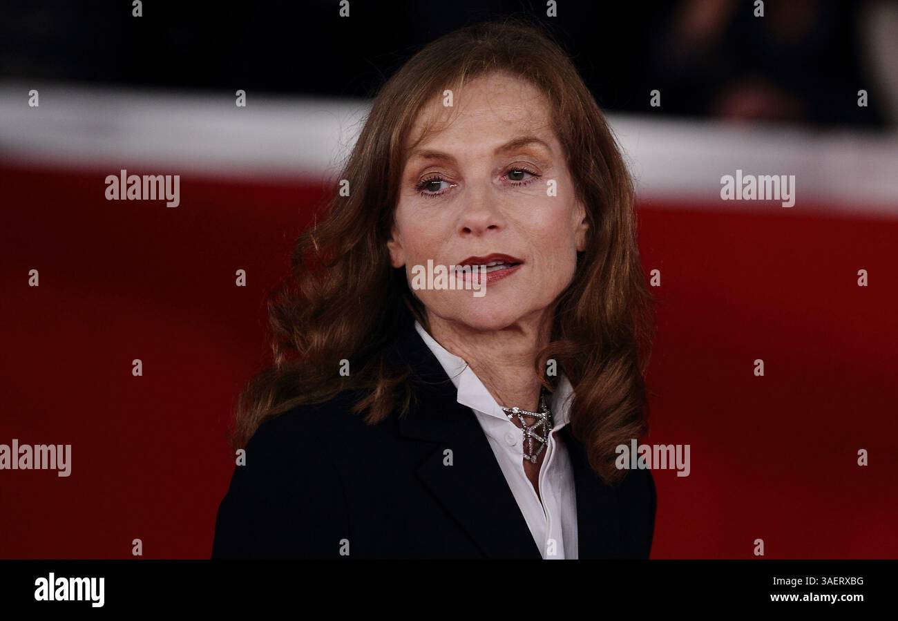30 oct. 2011 - Rome, Italie - ISABELLE HUPPERT et la réalisatrice ANNE FONTAINE sur le tapis rouge du Festival du film de Rome pour ''mon pire cauchemar'' (crédit image : © Evandro Inetti/ZUMAPRESS.com) Banque D'Images