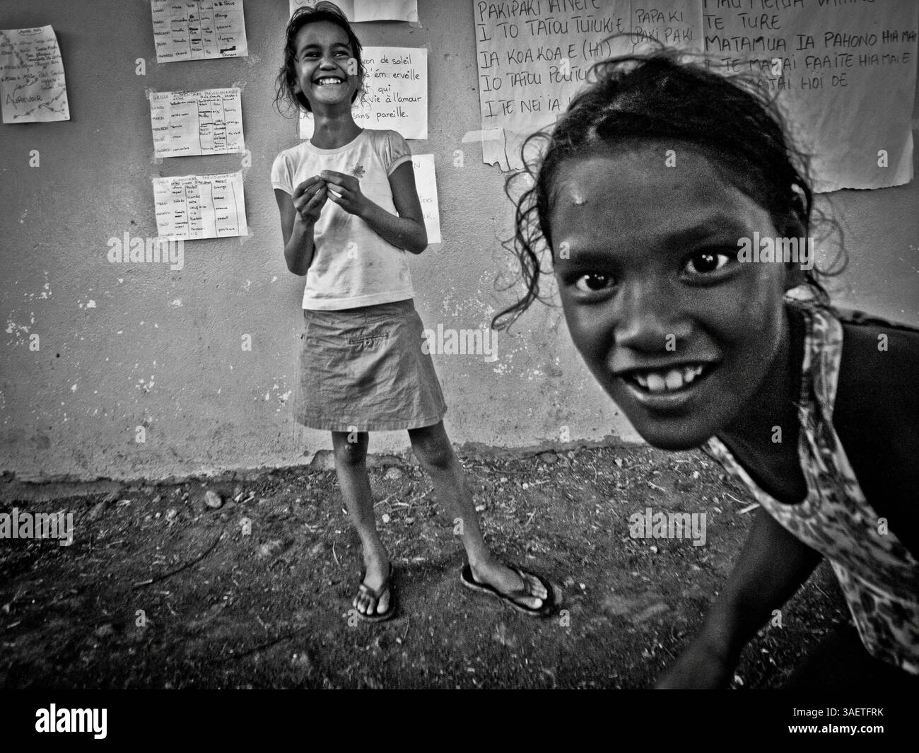 06 septembre 2007 - Papeete, Tahiti, Polynésie française - la vie à Tahiti est devenue dure avec les catastrophes sociales, culturelles et écologiques, ainsi que la violence de rue, le chômage, l'itinérance, la violence contre les femmes (souvent excusée par l'alibi 'culturel') et la prostitution transsexuelle et infantile endémique. Ce sombre tableau est aggravé par la corruption politique, le pouvoir croissant des religions et des sectes, un système éducatif dysfonctionnel, le sort controversé des victimes de maladies nucléaires, et maintenant, la possibilité réelle de devoir gérer la crise qui touche les premières victimes de la mondialisation Banque D'Images