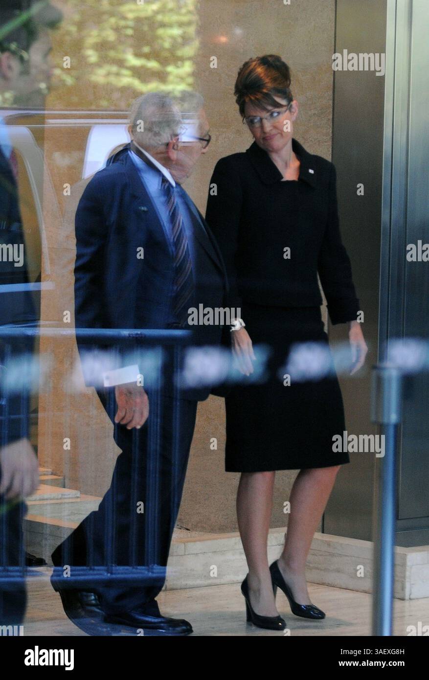 23 septembre 2008 - Manhattan, New York, États-Unis - la candidate républicaine américaine à la vice-présidence SARAH PALIN, la gouverneure de l'Alaska, rend visite à l'ancien secrétaire d'État américain HENRY KISSINGER (crédit image : © Bryan Smith/ZUMA Wire) Banque D'Images