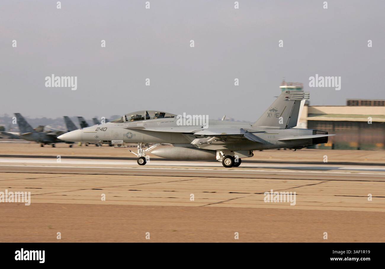 17 juillet 2005 ; Coronado, Californie, États-Unis ; F-16 lors de la première mondiale « furtive » tenue à la Naval Air Station North Island (NASNI). Crédit obligatoire : photo de Lisa O'Connor/ZUMA Press. (©) Copyright 2005 par Lisa O'Connor Banque D'Images