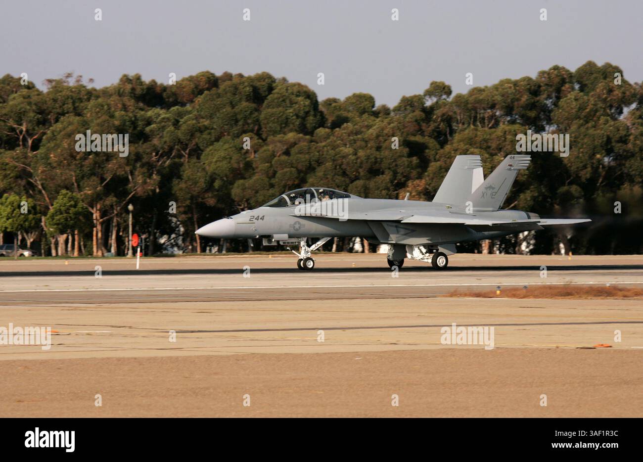 17 juillet 2005 ; Coronado, Californie, États-Unis ; F-16 lors de la première mondiale « furtive » tenue à la Naval Air Station North Island (NASNI). Crédit obligatoire : photo de Lisa O'Connor/ZUMA Press. (©) Copyright 2005 par Lisa O'Connor Banque D'Images