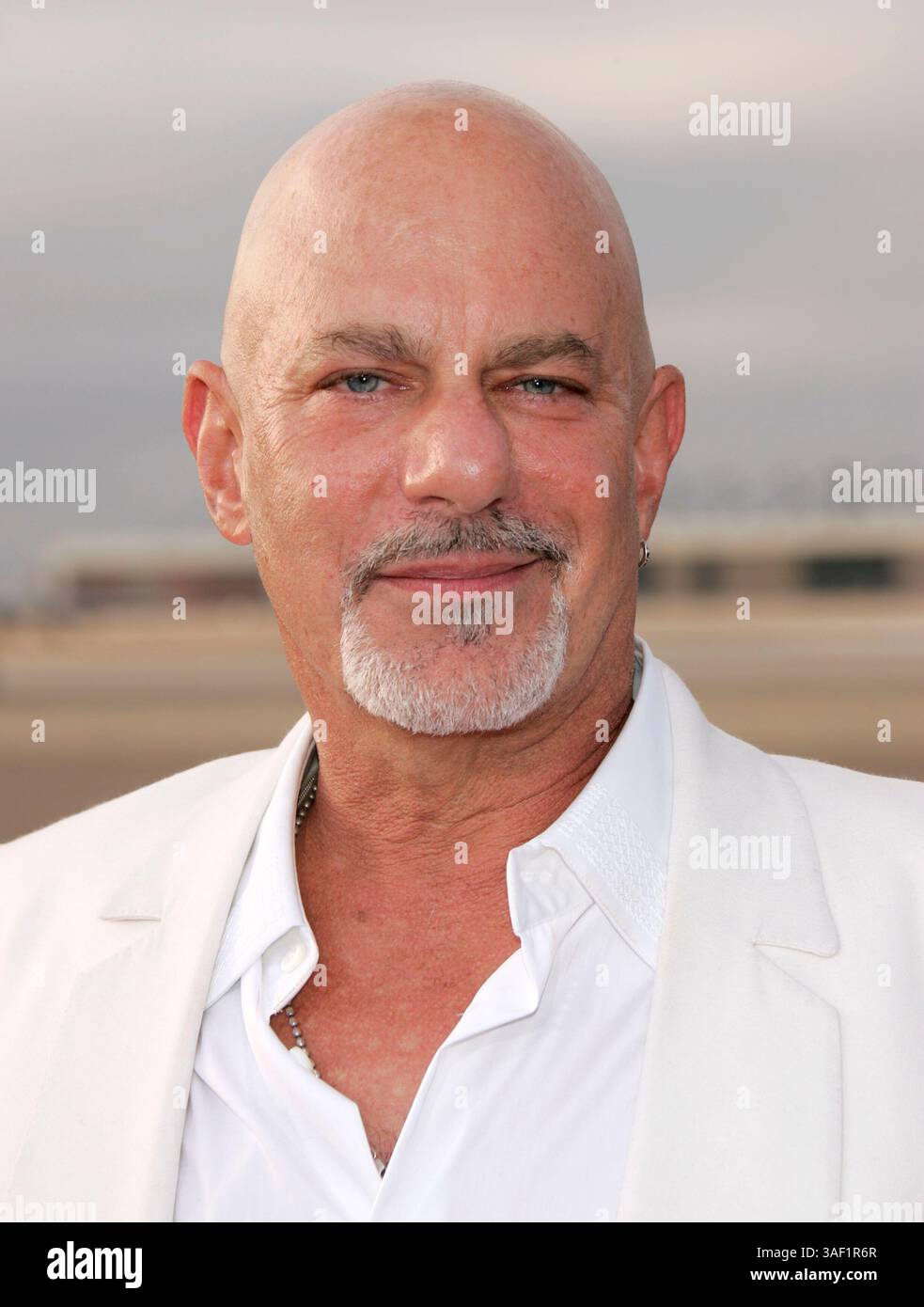 17 juillet 2005 ; Coronado, Californie, États-Unis ; le réalisateur ROB COHEN lors de la première mondiale « furtive » qui s'est tenue à la Naval Air Station North Island (NASNI). Crédit obligatoire : photo de Lisa O'Connor/ZUMA Press. (©) Copyright 2005 par Lisa O'Connor Banque D'Images