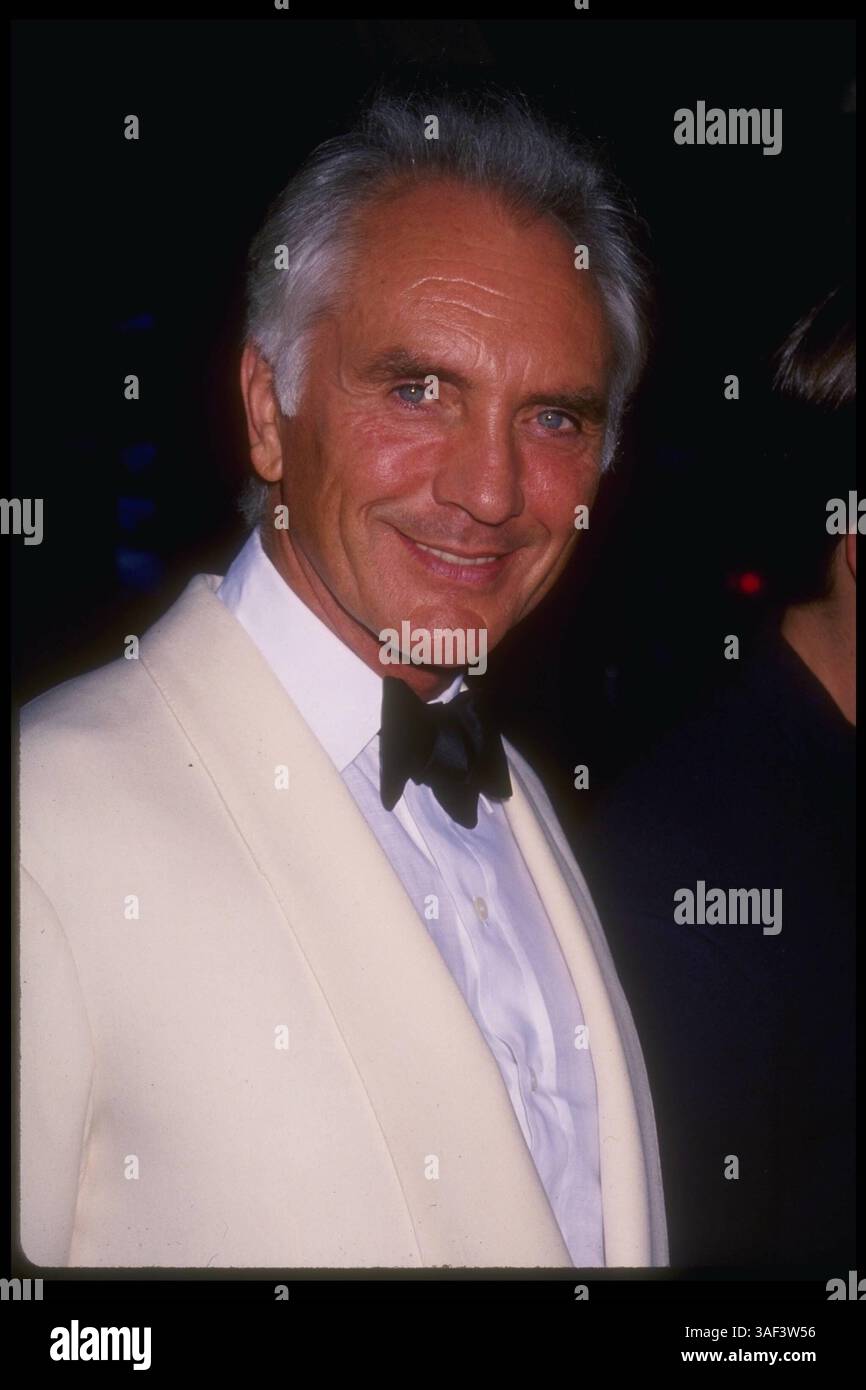 9 août 1994 ; l'acteur britannique TERENCE STAMP assiste à la première de ''Priscilla, Reine du désert''. (Michelson − Karnbad/1994) Banque D'Images