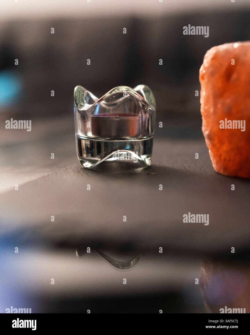 Réflexion abstraite dans un détail en gros plan époustouflant Banque D'Images