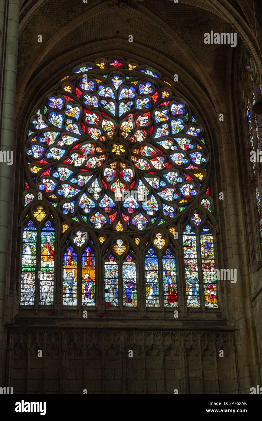 Le 'Heavenly concert' (concert Céleste) vitrail, au nord, rosace dans la cathédrale Saint-Étienne, sens, France. Banque D'Images
