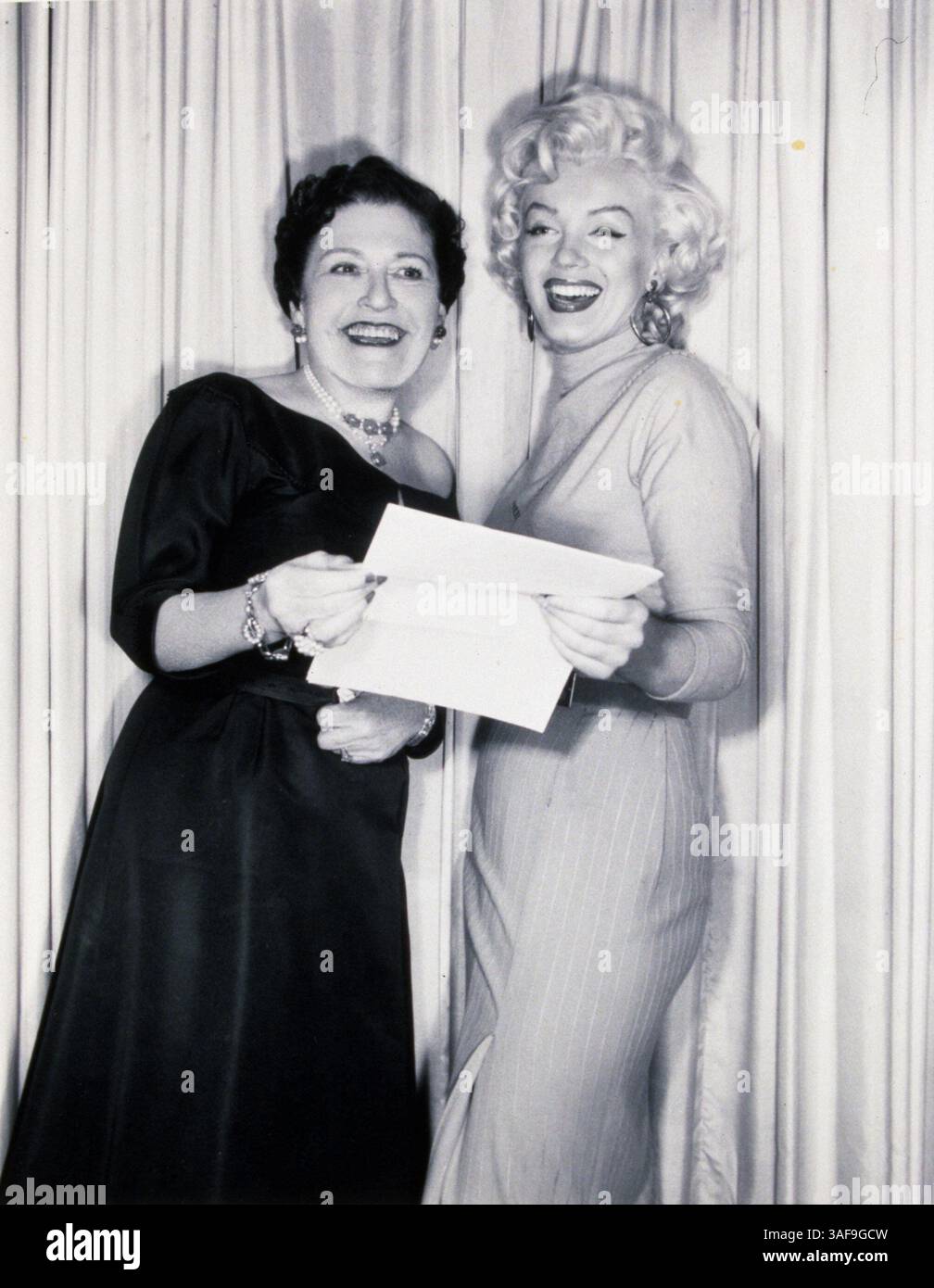 01 juin 1953 ; Hollywood, Californie, États-Unis ; MARILYN MONROE actrice. Blonde Bombshell née NORMA JEAN BAKER le 1er juin 1926. MARILYN MONROE est décédée d'une overdose de drogue le 5 août 19621953, sur la photo : MARILYN MONROE. (Crédit image : SNAP/ZUMAPRESS.com) Banque D'Images