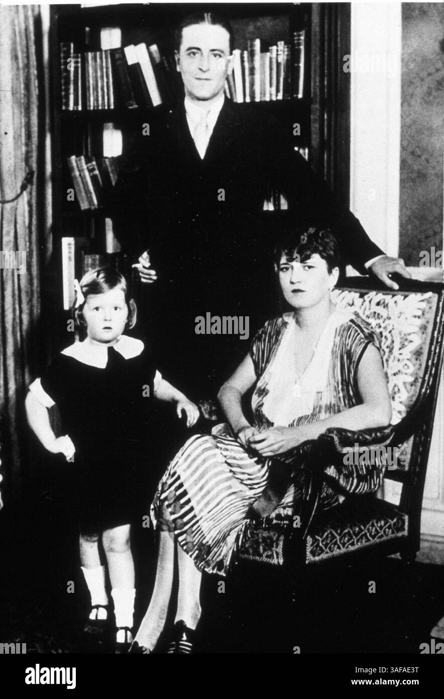 01 juin 1925 ; Hollywood, Californie, États-Unis ; 1925, PHOTO : FAMILLES (RÉEL), 'SCOTTY' FITZGERALD, F SCOTT FITZGERALD, ZELDA FITZGERALD. (Crédit image : Austral/ZUMAPRESS.com) Banque D'Images