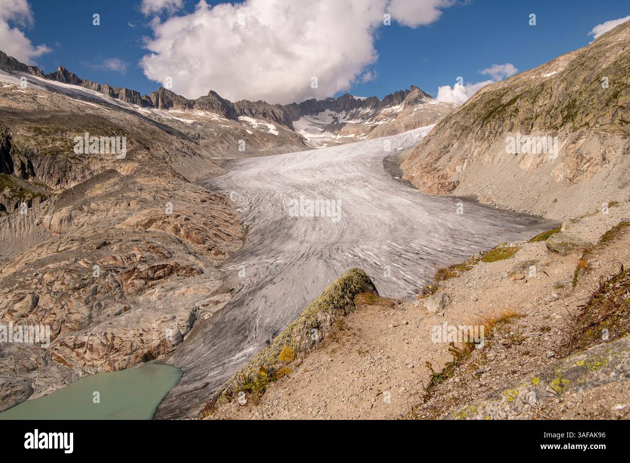 Le glacier de Rhône, source de la rivière Rhône et l'un des principaux contributeurs au lac Léman dans l'extrême-est de la Suisse se termine, canton du Valais. Banque D'Images