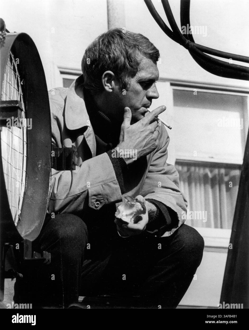 23 mars 2005 ; Los Angeles, CA, États-Unis ; film photo de 'Bullitt' 1968. Le jeudi 24 mars 2005 marque le 75e anniversaire de la naissance de Steve McQueen, décédé le 7 novembre 1980 d'une crise cardiaque après avoir reçu un diagnostic de cancer inopérable. L'acteur américain « Tough Guy » adorait les courses de motos et de voitures, et a joué dans de nombreux films à succès, dont « The Great Escape ». (Crédit image : NBC/ZUMAPRESS.com) Banque D'Images