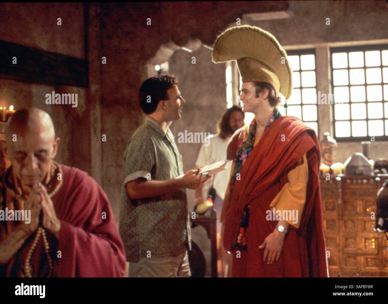 19 juin 2001 ; Hollywood, Californie, États-Unis ; L'acteur JIM CARREY dans le rôle de détective Ace Ventura sort de sa retraite pour examiner la disparition d'une rare chauve-souris blanche dans la comédie de Warner Bros. 'Ace Ventura : When nature Calls'. (Image de crédit : ZUMA Press/ZUMAPRESS.com) Banque D'Images