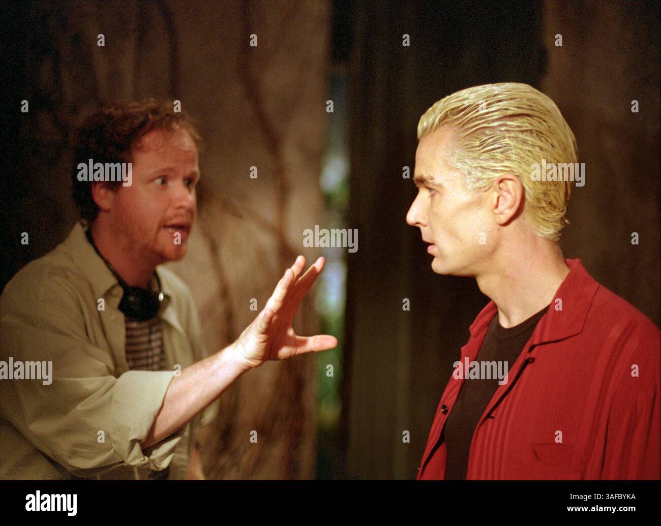28 août 2001 ; Los Angeles, CA, États-Unis ; une scène de l'épisode « une fois de plus avec sentiment ». La photo montre JOSS WHEDON & JAMES Marsters.. (Image de crédit : ZUMA Press/ZUMAPRESS.com) Banque D'Images