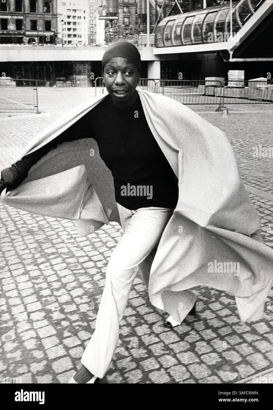 21 avril 2003 ; Paris, FRANCE ; photo de dossier : (mars, 1977) ; NINA SIMONE, la légendaire chanteuse américaine de jazz et blues, est décédée à l'âge de 70 ans chez elle dans le sud de la France. SIMONE était l'une des dernières divas du jazz et était considérée comme l'un des meilleurs auteurs-compositeurs et musiciens de son époque. . (Image de crédit : Keystone Canada/ZUMAPRESS.com) Banque D'Images