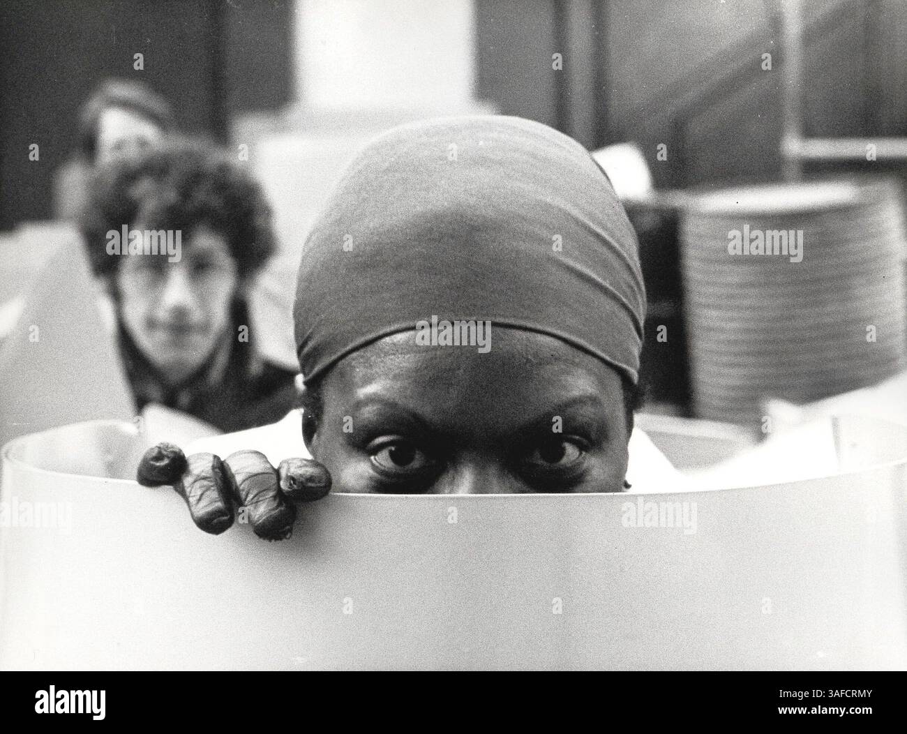 21 avril 2003 ; Paris, FRANCE ; photo de dossier : (mars, 1977) ; NINA SIMONE, la légendaire chanteuse américaine de jazz et blues, est décédée à l'âge de 70 ans chez elle dans le sud de la France. SIMONE était l'une des dernières divas du jazz et était considérée comme l'un des meilleurs auteurs-compositeurs et musiciens de son époque. . (Image de crédit : Keystone Canada/ZUMAPRESS.com) Banque D'Images