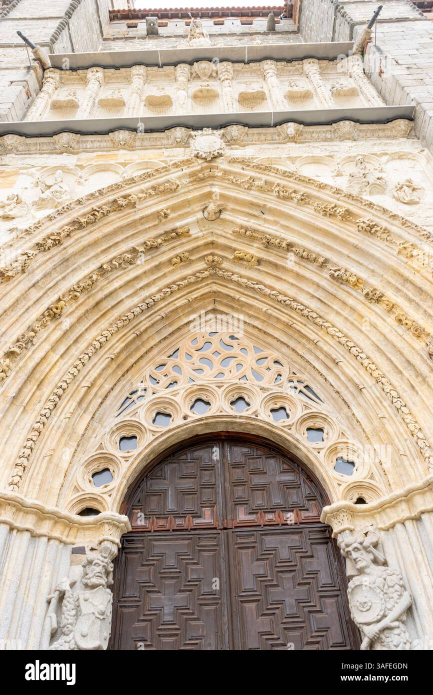 Paysage de montagne à couper le souffle sous un ciel nuageux Banque D'Images
