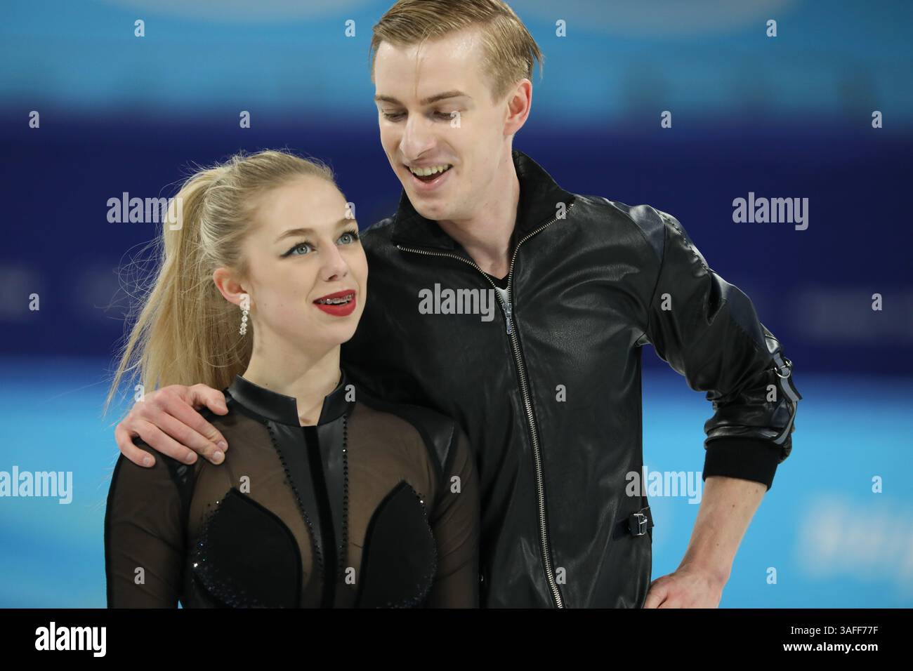 12 FÉVRIER 2022 - Pékin, Chine : Paulina Ramanauskaite et Deividas Kizala, de Lituanie, patinent pendant la danse rythmique du patinage artistique sur glace au BE Banque D'Images