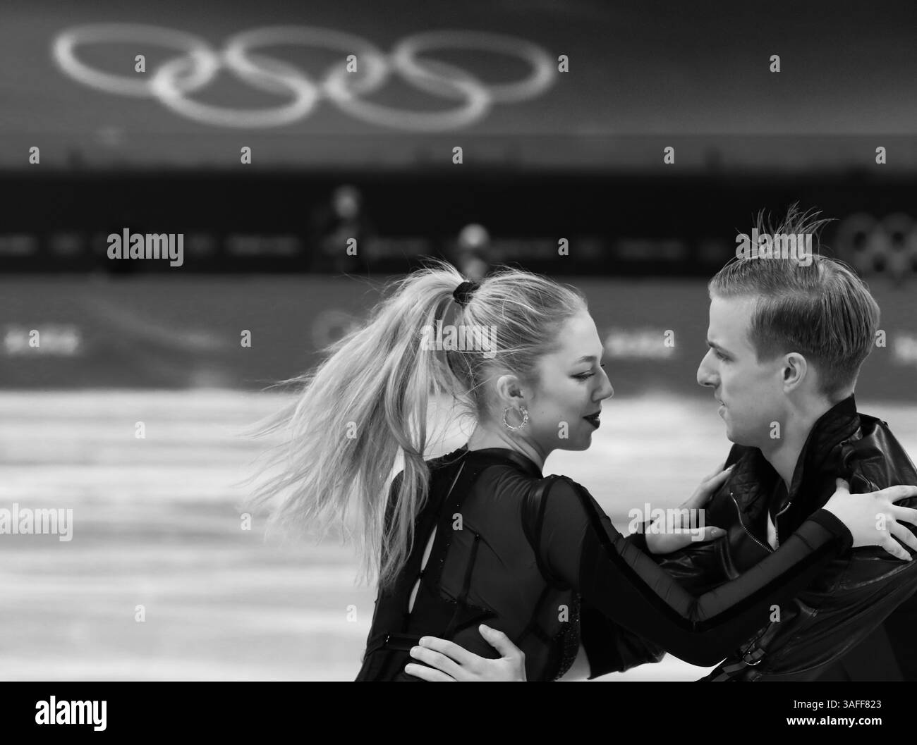 12 FÉVRIER 2022 - Pékin, Chine : Paulina Ramanauskaite et Deividas Kizala, de Lituanie, patinent pendant la danse rythmique du patinage artistique sur glace au BE Banque D'Images