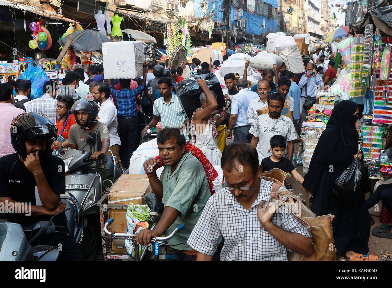 Le marché occupé et encombré sur Canning Street à Kolkata, au Bengale occidental, en Inde Banque D'Images