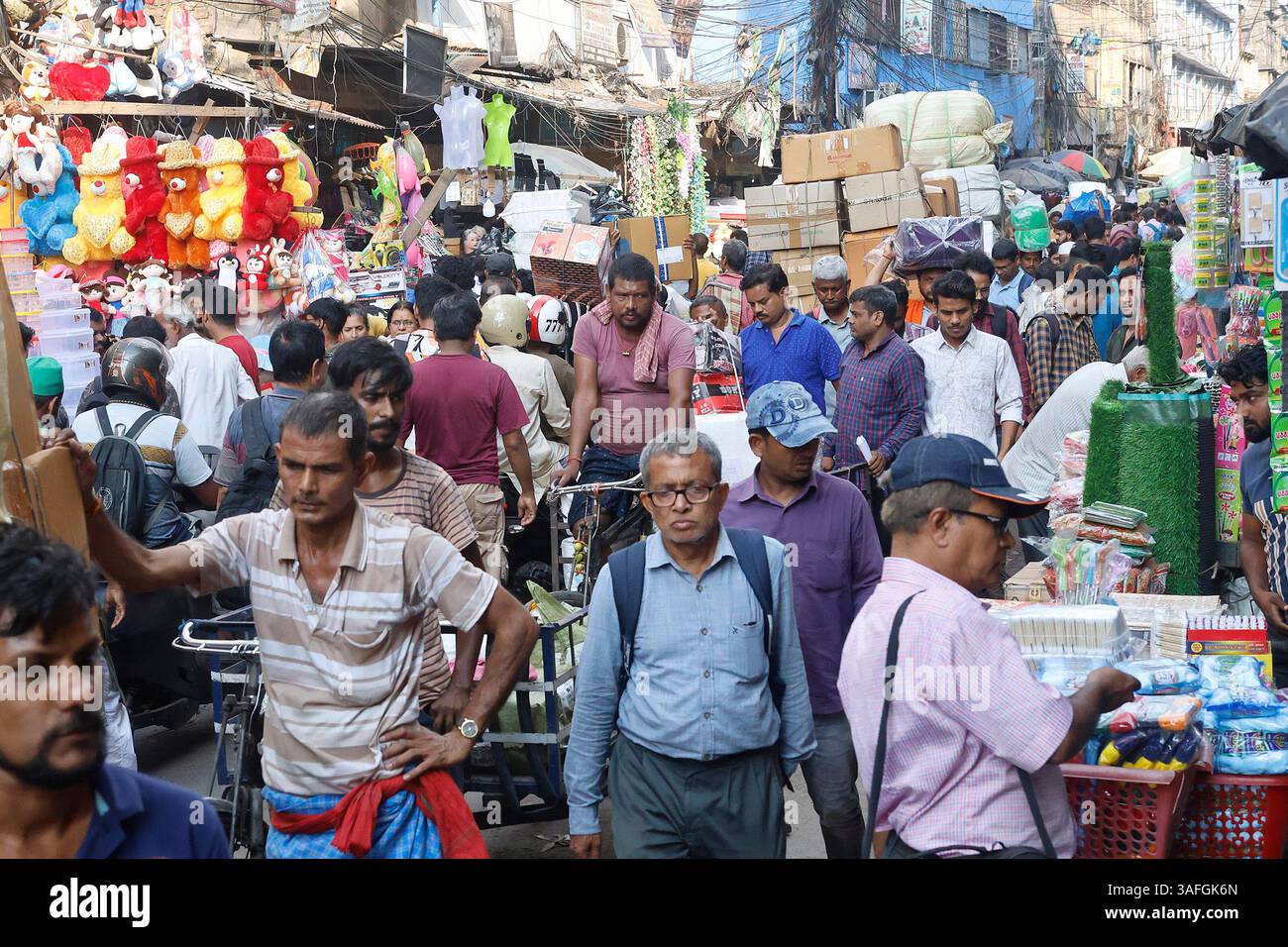 Le marché occupé et encombré sur Canning Street à Kolkata, au Bengale occidental, en Inde Banque D'Images