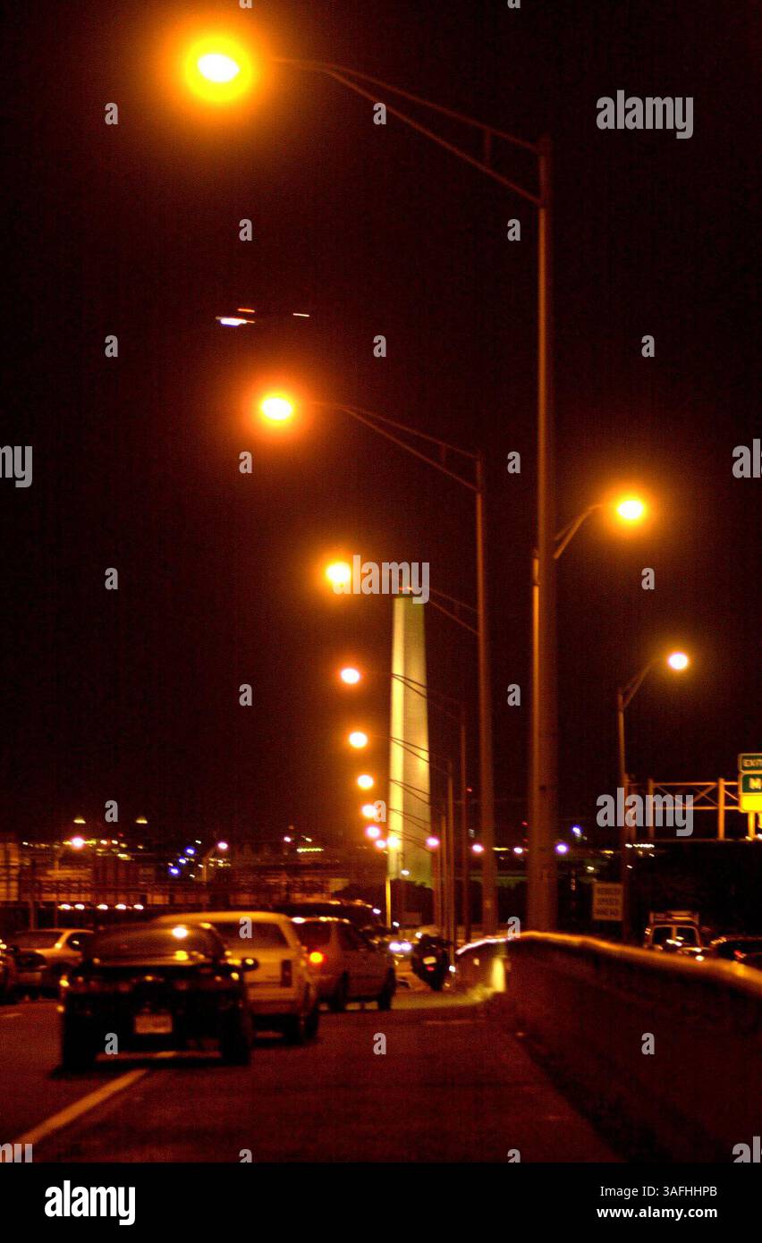 La circulation reste immobile sur la I-395 N en direction de DC après qu'une femme a été abattue dans un Home Depot près de Falls Church, va, le lundi 14 octobre 2002. (Crédit image : The Washington Times/ZUMAPRESS.com) Banque D'Images