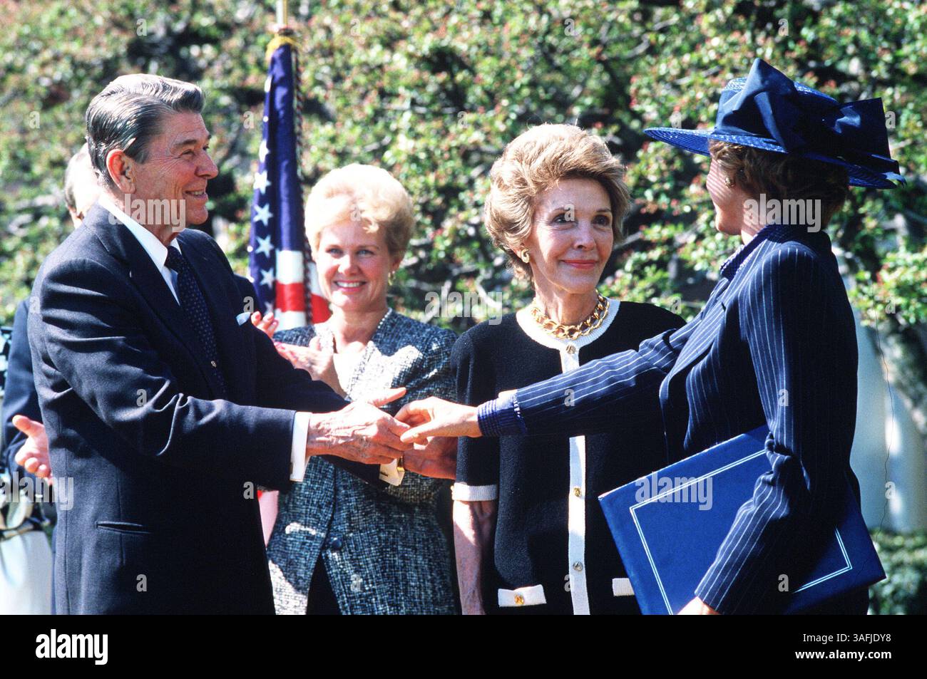 Jill Ireland, actrice et lauréate du cancer courage Award le 29 mars 1988. (Crédit image : The Washington Times/ZUMAPRESS.com) Banque D'Images