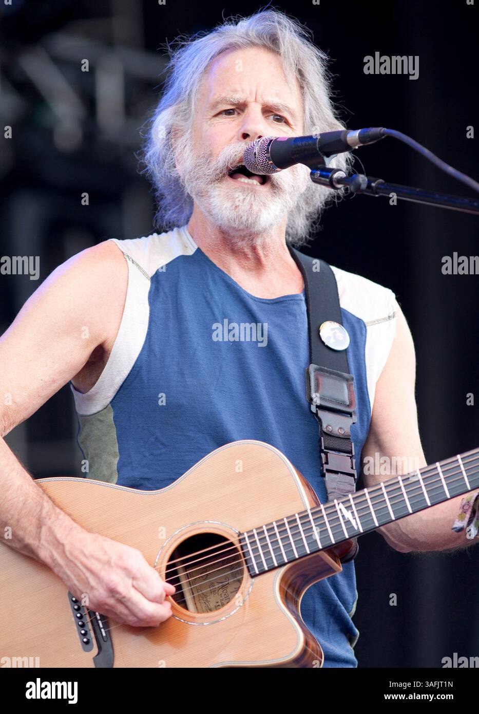 25 mai 2012 : Chillicothe, Illinois. Bob Weir (membre fondateur de Grateful Dead) se produit en concert dans le cadre du Trio acoustique Weir-Robinson-Greene au Summer Camp Music Festival à Chillicothe, Illinois. (Crédit image : © Mike Wulf/Cal Sport Media/ZUMAPRESS.com) Banque D'Images