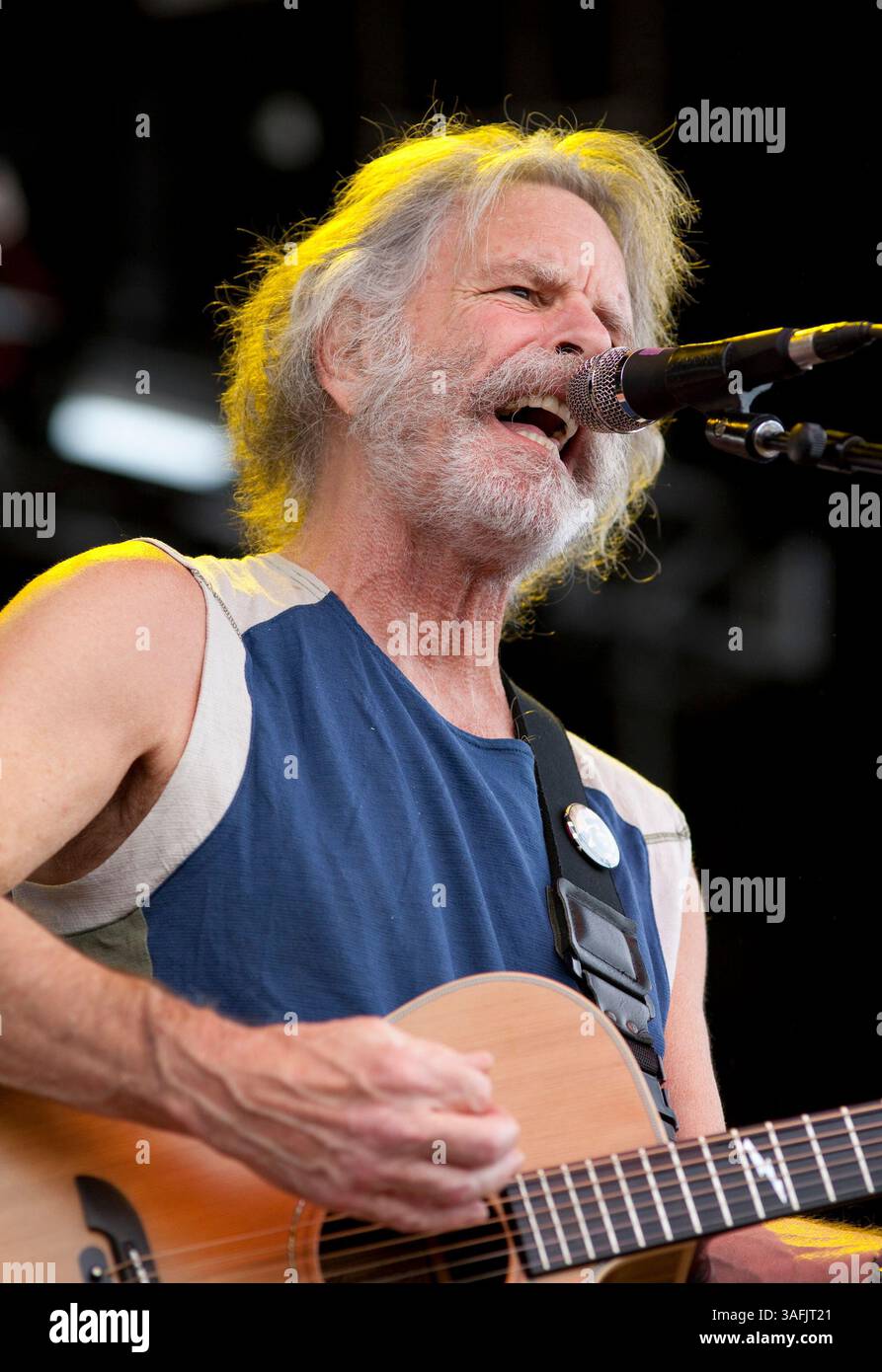 25 mai 2012 : Chillicothe, Illinois. Bob Weir (membre fondateur de Grateful Dead) se produit en concert dans le cadre du Trio acoustique Weir-Robinson-Greene au Summer Camp Music Festival à Chillicothe, Illinois. (Crédit image : © Mike Wulf/Cal Sport Media/ZUMAPRESS.com) Banque D'Images