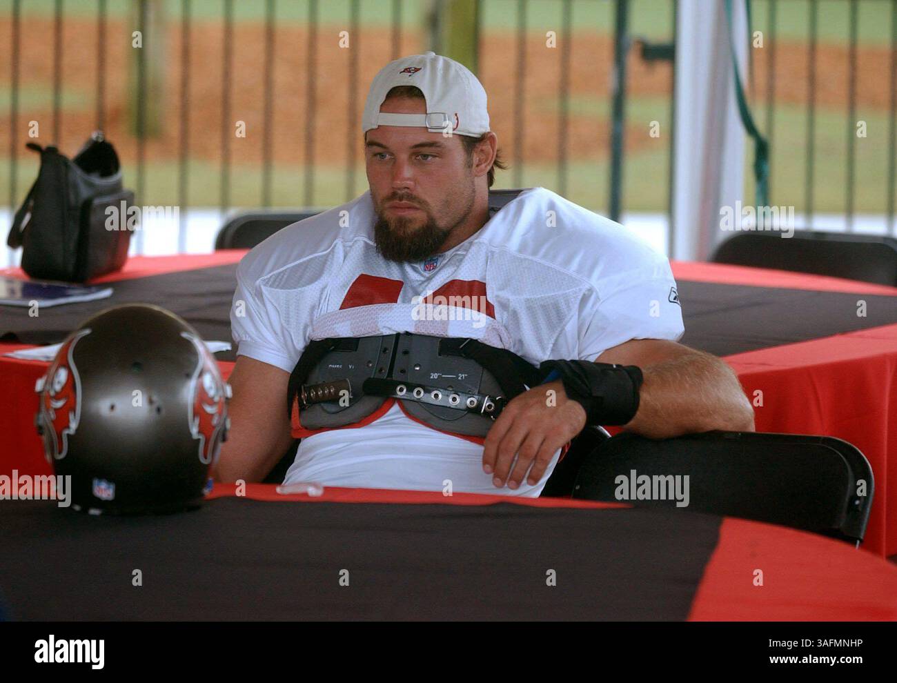 Camp de football Buccaneer de Tampa Bay au Disney Wide World of Sports. Les photos ont été prises lundi (08/2/04). Les pièces D'identité proviennent de la liste officielle.***photo 8. Mike Alstott s'est habillé tôt (image crédit : St Petersburg Times/ZUMAPRESS.com) Banque D'Images