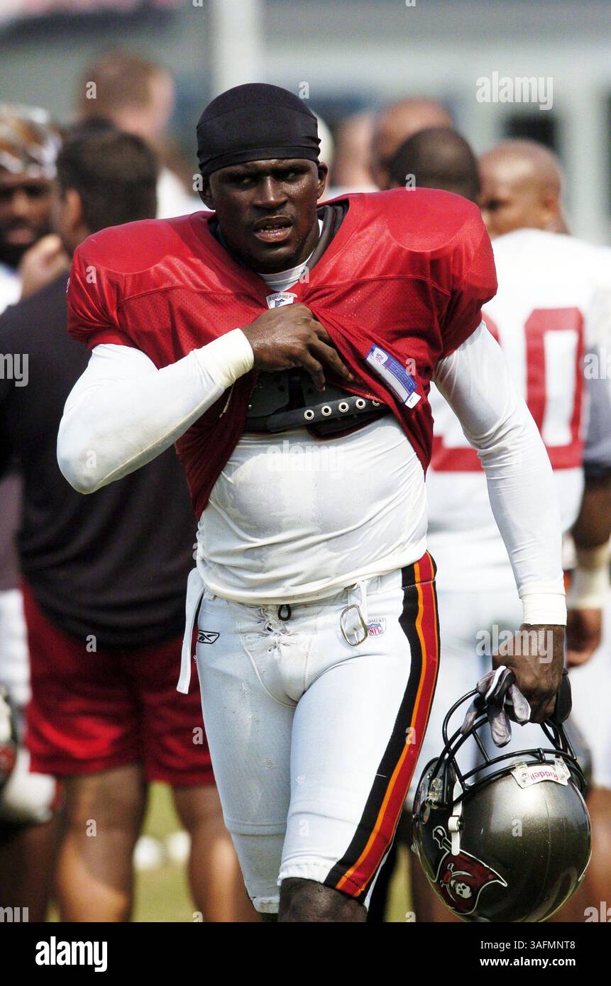 Camp d'entraînement Buccaneer de Tampa Bay au Disney Wide World of Sports. Des photos ont été prises vendredi (6/08/06) lors de la pratique matinale. Toutes les pièces D'identité proviennent de la liste officielle.***photo 4. Jermaine Phillips (crédit image : St Petersburg Times/ZUMAPRESS.com) Banque D'Images