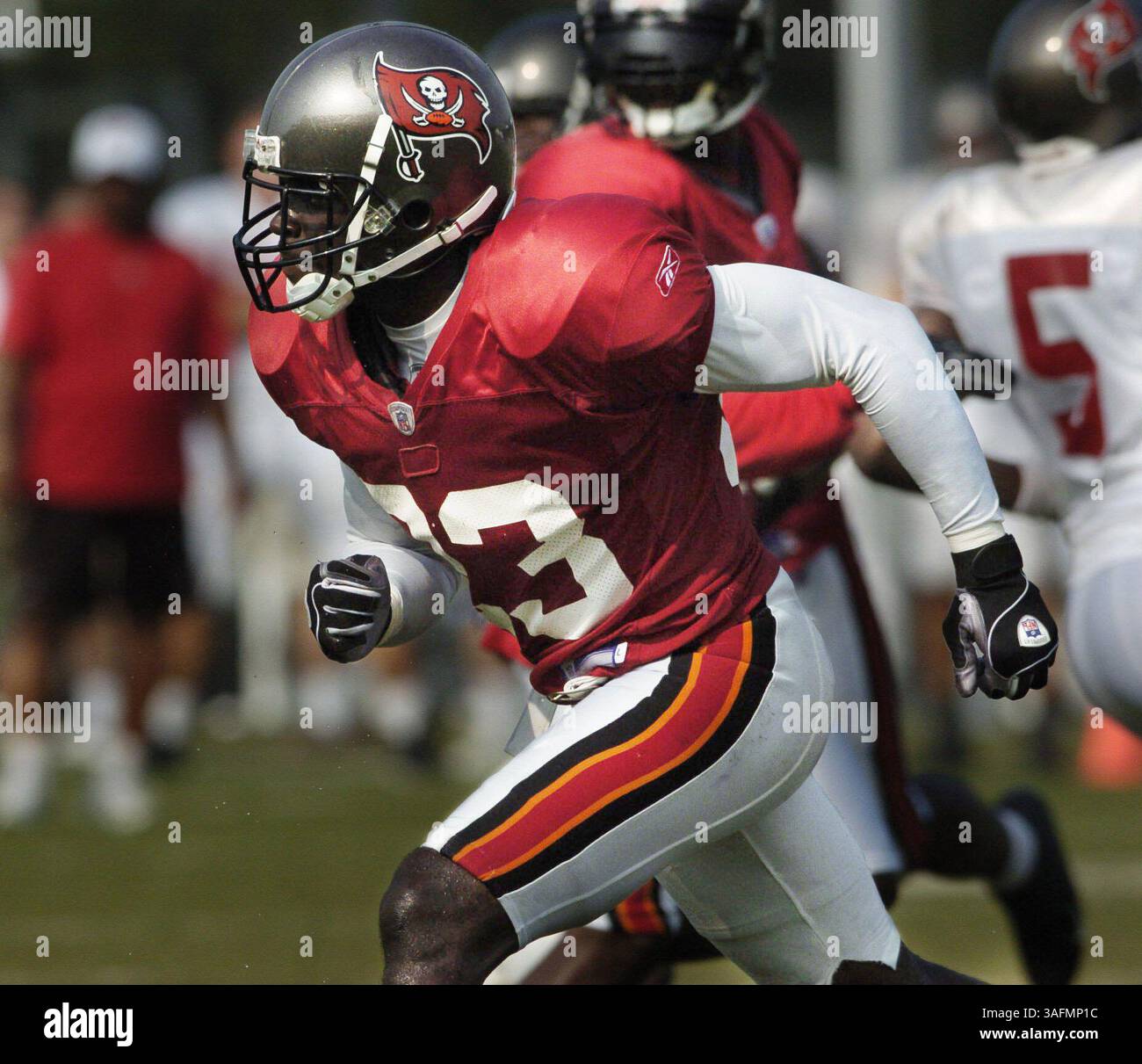 Camp d'entraînement Buccaneer de Tampa Bay au Disney Wide World of Sports. Des photos ont été prises vendredi (6/08/06) lors de la pratique matinale. Toutes les pièces D'identité proviennent de la liste officielle.***photo 17. Jermaine Phillips (crédit image : St Petersburg Times/ZUMAPRESS.com) Banque D'Images
