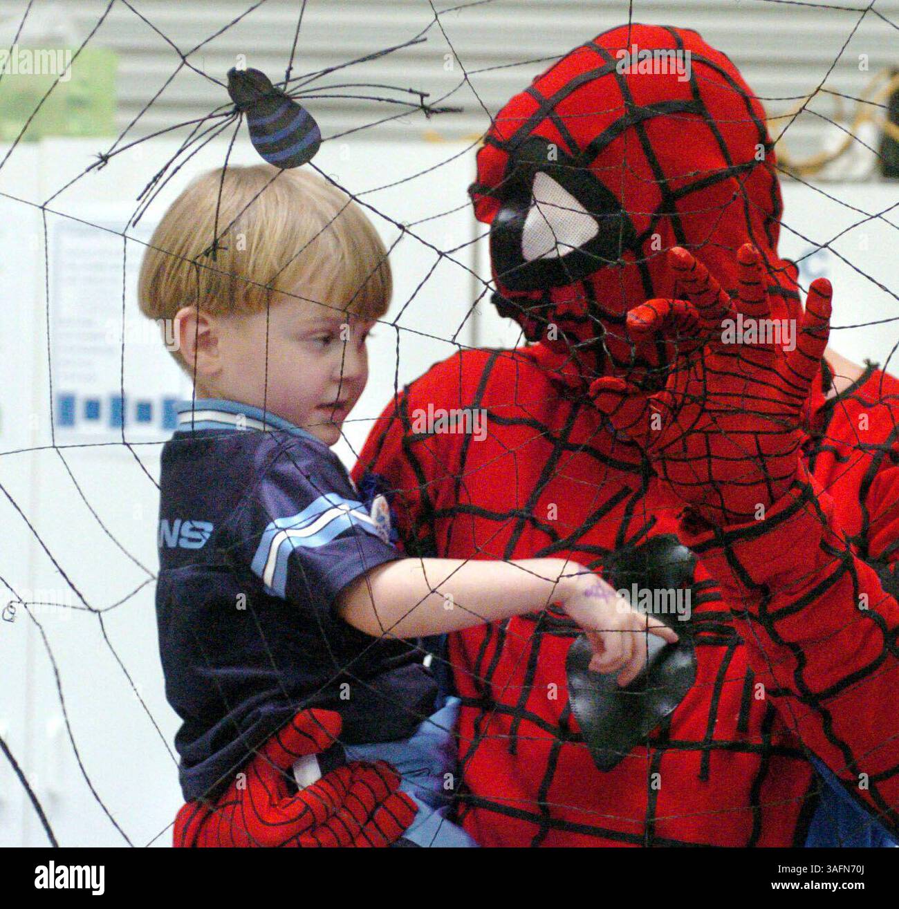 Hunter Oliver (CQ par sa mère), quatre ans, atteint d'épilepsie idiopathique, passe du temps avec son héros Spiderman (James Dellavecchia (CQ)) lors de sa fête d'anniversaire (crédit image : St Petersburg Times/ZUMAPRESS.com) Banque D'Images Hunter Oliver (CQ par sa mère), quatre ans, atteint d'épilepsie idiopathique, passe du temps avec son héros Spiderman (James Dellavecchia (CQ)) lors de sa fête d'anniversaire (crédit image : St Petersburg Times/ZUMAPRESS.com) Banque D'Images